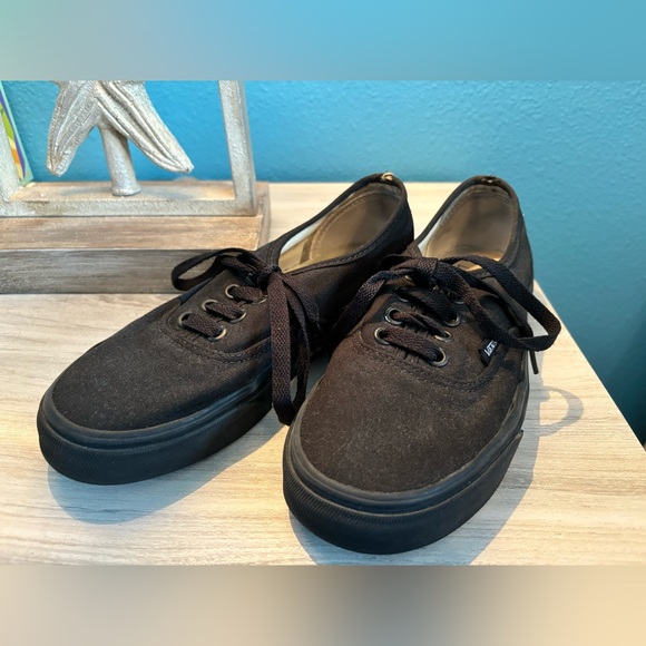 Woman’s classic Vans in black - Picture 4 of 5